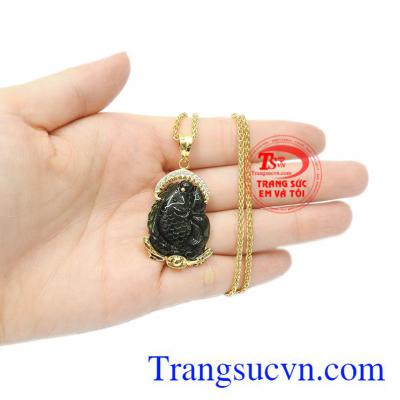 Sản phẩm được chế tác tinh tế, các đường nét chạm khắc sống động mang tới bộ sản phẩm hoàn hảo cho người dùng. Bộ trang sức tourmalin cá chép ngậm ngọc