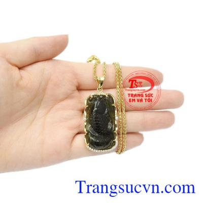 Ai cũng biết, cá chép ngậm ngọc là biểu tượng của sự giàu có, tài lộc và thịnh vượng. Bộ trang sức tourmalin cát khí