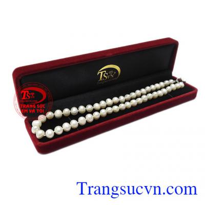 Chính vì lẽ đó, người ta hay thường tặng ngọc trai cho người phụ nữ mà mình yêu thương. Chuỗi cổ ngọc trai quý phái