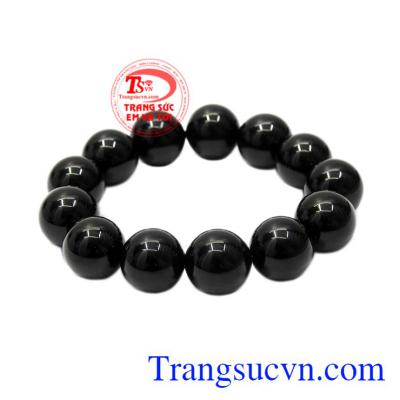 Chuỗi tay mã não đen 15 ly được chế tác tinh xảo, phù hợp cho những người mang mệnh Thủy và Mộc.