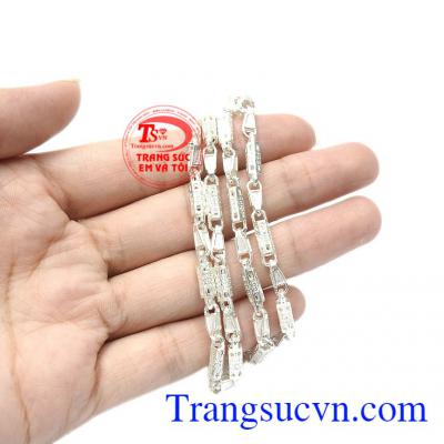 Có lẽ vì lý do đó mà dây chuyền bạc nam lộc phát được rất nhiều khách hàng yêu thích và lựa chọn. Dây chuyền bạc nam lộc phát