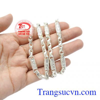 Sản phẩm có thể kết hợp cùng với các kiểu mặt dây bạc hoặc mặt dây đá quý bọc bạc. Dây chuyền bạc nam phong độ