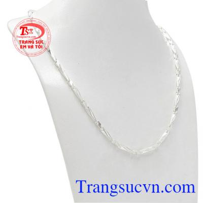Dây chuyền bạc nam sức mạnh với thiết kế mới lạ, phong cách nam tính được rất nhiều khách hàng yêu thích.
