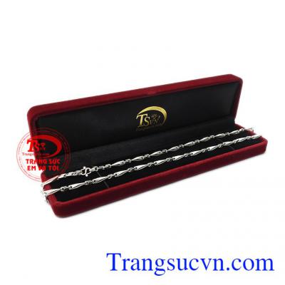 Dây chuyền bạc nam sức mạnh là món quà ý nghĩa dành tặng cho người thân và bạn bè.