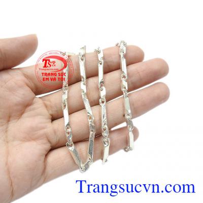 Chính vì vậy mà dây chuyền bạc luôn là trang sức được nhiều khách hàng ưa chuộng. Dây chuyền bạc nam tài tử