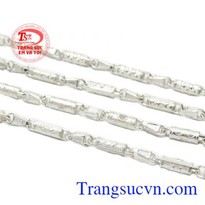 Bạc được nhiều người biết đến với tính kháng khuẩn cao, vừa giúp bảo vệ cơ thể, vừa là món đồ trang sức hợp túi tiền. Dây chuyền bạc nam tiến tài
