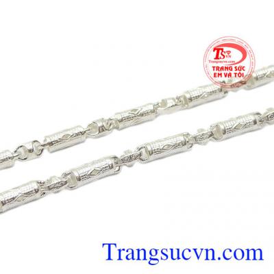 Dây chuyền bạc phù hợp với nhiều độ tuổi, nhiều kiểu trang phục. Dây chuyền bạc nam xu hướng