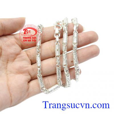 Dây chuyền bạc nam xu hướng sẽ không khiến các bạn thất vọng khi lựa chọn. 