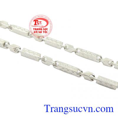 Nếu được một ai đó tặng cho mình dây chuyền có nghĩa là họ muốn bạn luôn bên họ mãi yêu thương.