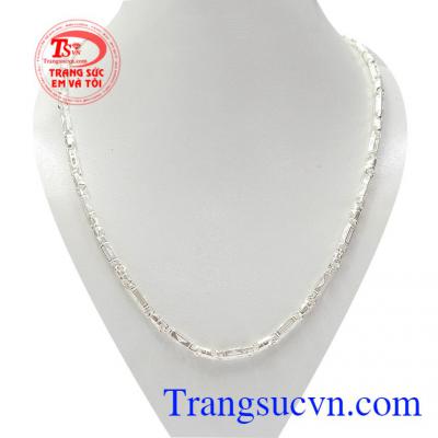 Dây chuyền nam bạc thành đạt được chế tác công phu, bắt xu hướng mới mang lại phong cách thời trang cho phái mạnh.