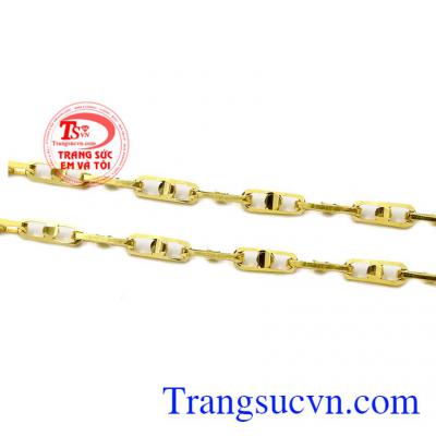Sản phẩm có thể kết hợp cùng nhiều kiểu trang phục, từ cá tính cho tới phong cách hằng ngày. Dây chuyền nam vàng công tử