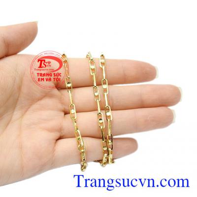 Với những bạn nam yêu thích phong cách đơn giản và hơi hướng Hàn Quốc thì đây là một lựa chọn hoàn hảo cho bạn. Dây chuyền nam vàng công tử