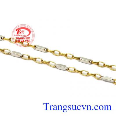 Chế tác từ chất liệu vàng tây 18k đảm bảo độ bền đẹp với thời gian. Dây chuyền nam vàng lãng tử