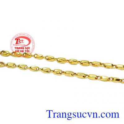 Dây chuyền nam vàng thành đạt là món đồ trang sức không thể thiếu của phái mạnh.