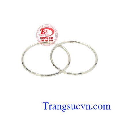 Các nàng có thể kết hợp cùng các bộ đồ kiểu cách sẽ giúp các cô gái trở nên sành điệu hơn.