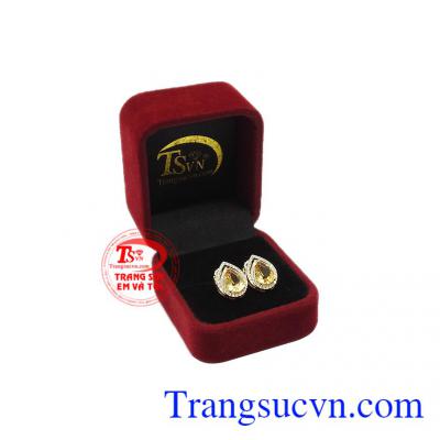 Đá thạch anh vàng thiên nhiên mang đến cho người dùng tự tin, thu hút sự giàu có và tài lộc. Hoa tai thạch anh vàng thịnh vượng