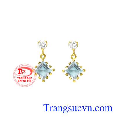 Hoa tai Topaz nữ tính được chế tác tinh xảo với điểm nhấn là viên Topaz trong suốt tạo nét thu hút.