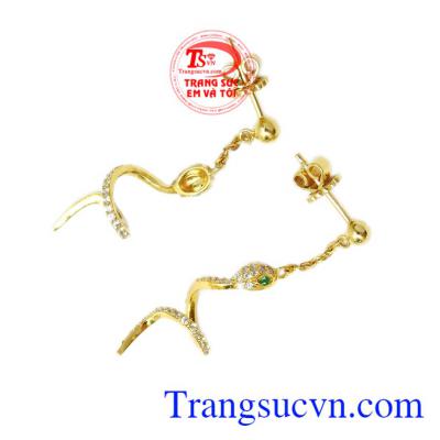 Với thiết kế độc đáo hình rắn mang lại phong cách uyển chuyển, cá tính cho phái đẹp