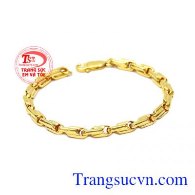 Lắc tay vàng phái mạnh được chế tác từ vàng tây 10k bền đẹp, sáng bóng.