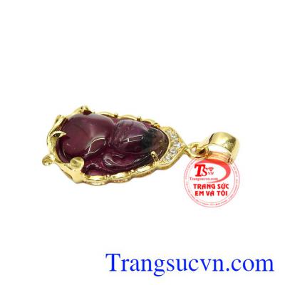 Tourmalin hồng giúp bạn thư giãn, khoan khoái, và giảm trừ căng thẳng. Mặt dây hồ lô bình an tourmalin