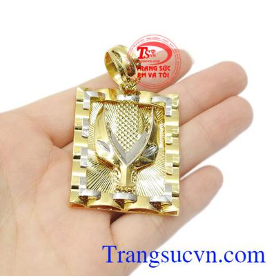 Mặt dây nam thành đạt món quà ý nghĩa dành tặng cho người thân và bạn bè vào những dịp đặc biệt.