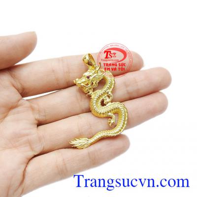 Ngoài ra, rồng còn là biểu trưng cho sự tốt đẹp, giải trừ tà khí mang lại vận may và thịnh vượng. Mặt dây rồng uy phong