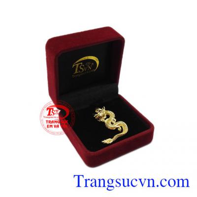 Trong tứ linh thì rồng là con vật đầu tiên và cũng là biểu tượng cho sự quyền lực và quyền lãnh đạo tối cao. Mặt dây rồng uy phong