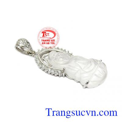 Mặt dây thạch anh phật bà đẹp được thiết kế vô cùng ấn tượng.