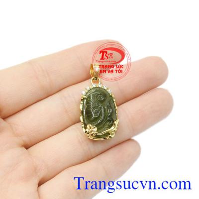 Ngoài ra, đá tourmalin còn có tác dụng với sức khỏe con người, cải thiện hệ miễn dịch và khả năng trao đổi chất. Mặt dây tourmalin độc đáo