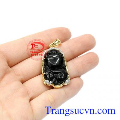 Đá tourmalin có tác dụng trong việc nâng cao hệ miễn dịch cho người dùng. Mặt dây tourmalin sang trọng