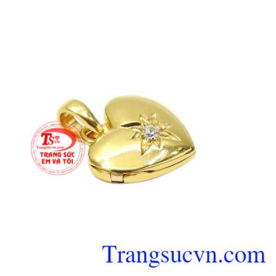 Mặt dây trái tim giúp lưu giữ những kỉ niệm đặc biệt dành cho đôi lứa.