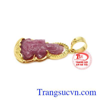 Ngài luôn nở một nụ cười hiền hậu nhân từ, lòng ta trở nên thanh tịnh và nhẹ nhàng hơn.