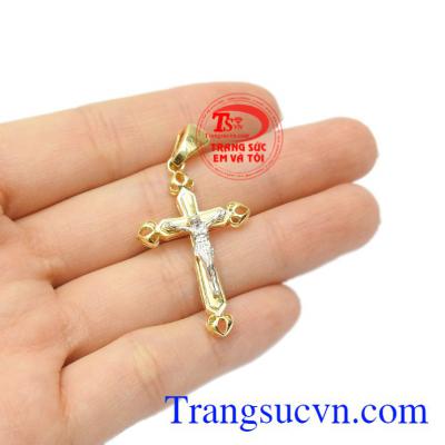 Đeo mặt dây Chúa mang lại bình an và may mắn trong cuộc sống. 