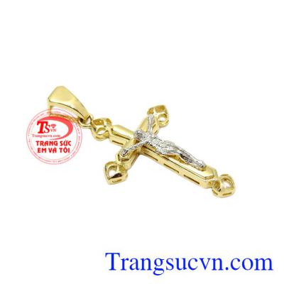 Sản phẩm kết hợp cùng dây chuyền vàng tôn lên vẻ đẹp trẻ trung, thời trang cho người đeo.