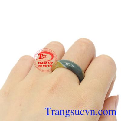 Đây là món quà may mắn để dành tặng cho người thương yêu. Nhẫn ngọc mã não may mắn mang đến bình an.