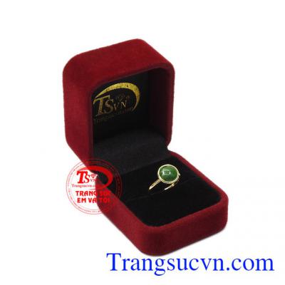 Vừa có tác dụng trong phong thủy mang lại may mắn và thịnh vượng, vừa có tác dụng hỗ trợ cải thiện sức khỏe. Nhẫn nữ cẩm thạch độc đáo