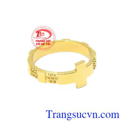 Từng đường nét trên chiếc nhẫn giúp làm nổi bật được vẻ trẻ trung, hiện đại cho người đeo.