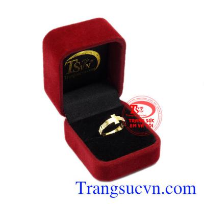 Nhẫn nữ thánh giá cá tính mang lại điềm lành đến cho bạn.