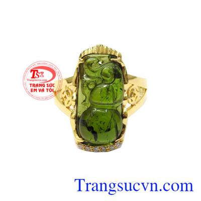 Nhẫn nữ tourmalin thiên nhiên được chế tác từ vàng tây 14k kết hợp cùng đá tourmalin chạm khắc vô cùng tinh xảo. 
