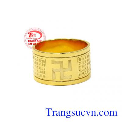 Nhẫn vàng bát nhã tâm kinh là một vật phẩm trong phong thủy mang theo những ước nguyện tốt lành. 