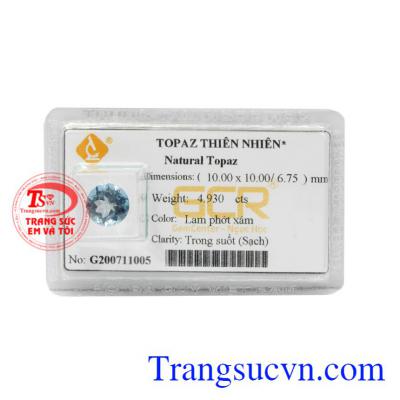 Viên Topaz chất lượng được chế tác công phu, từng đường nét chạm khắc tỉ mỉ, sắc nét.