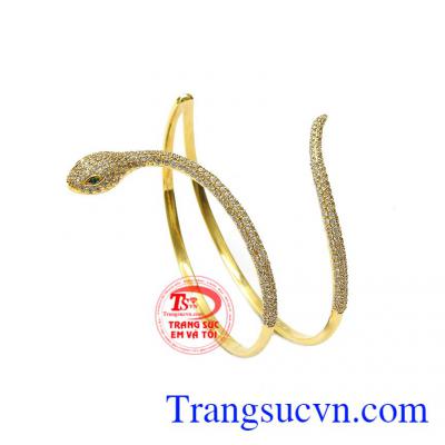 Thiết kế độc đáo, phong cách thích hợp với nhiều kiểu trang phục. Vòng tay rắn thời trang