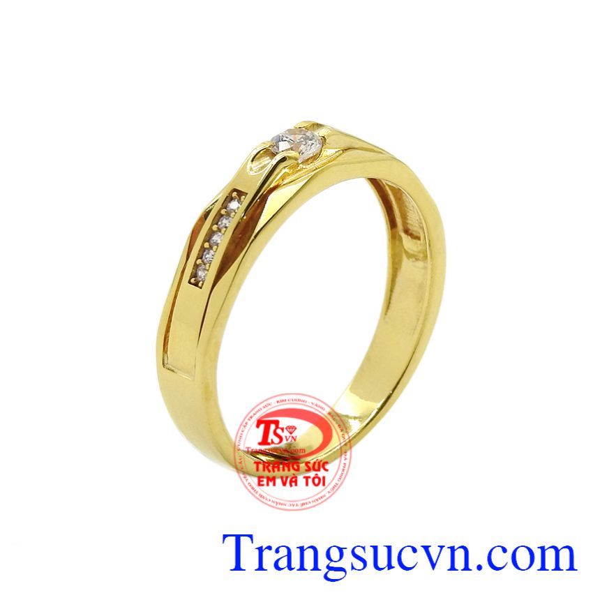 Nhẫn vàng phong cách thời trang được chế tác tinh tế, có thể kết hợp với nhiều kiểu trang phục.