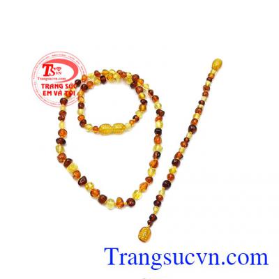 Ngoài ra, hổ phách còn tốt cho tim mạch và hệ tiêu hóa. Bộ chuỗi hổ phách bình an