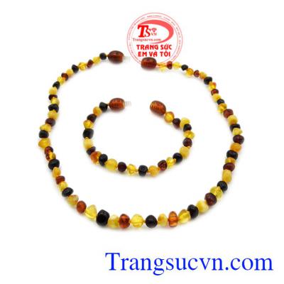 Hổ phách có rất nhiều công dụng như giúp các bé giảm đau đớn khi mọc răng, hay tốt cho hệ tiêu hóa của các bé.