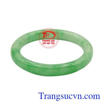 Cẩm thạch lắc tay được chế tác từ ngọc cẩm thạch thiên nhiên sáng bóng.