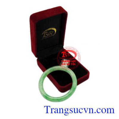 Giúp cho người đeo tôn lên được vẻ quý bà, sang trọng.