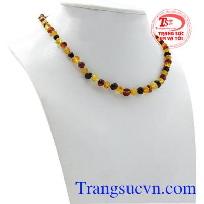 Chuỗi hổ phách hay còn gọi là Amber được hình thành từ nhựa cây hóa thạch sau hàng triệu năm ngoài thiên nhiên.