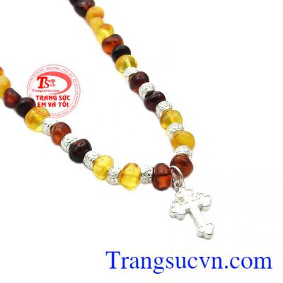 Đá hổ phách thiên nhiên có tác dụng tuyệt vời trong việc giúp răng của bé mọc nhanh và dễ dàng hơn. Chuỗi hổ phách thánh giá bạc