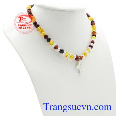 Chuỗi hổ phách thánh giá bạc là sản phẩm được kết hợp từ đá hổ phách thiên nhiên và bạc 925.